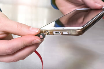 North Highlands phone fixer - Repairing the headphones jacks